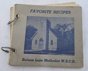lot 73 image: 14 Assorted Vintage Recipe Books