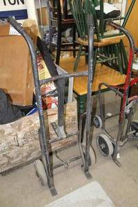 lot 17 image: Barrel Dolly