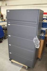 lot 70 image: Metal Lateral File Cabinet 5-drawer