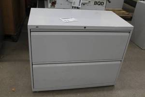 lot 71 image: Hon Metal Lateral File Cabinet 2-drawer