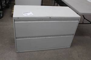 lot 72 image: Hon Metal Lateral File Cabinet 2-drawer