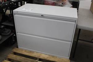 lot 73 image: Metal Lateral File Cabinet 2-drawer