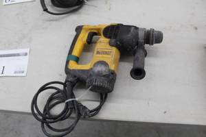 lot 61 image: DeWalt 12 SDS Rotary Hammer Hammerdrill D25303