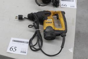 lot 65 image: DeWalt 1 SDS Rotary Hammer Hammerdrill D25303