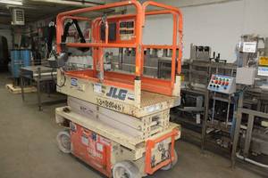 lot 1 image: JLG Electric Scissor Lift 193x