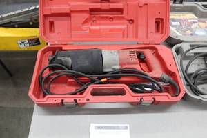 lot 79 image: Milwaukee Heavy Duty Sawzall Reciprocating Saw 6524-21, Plastic Case