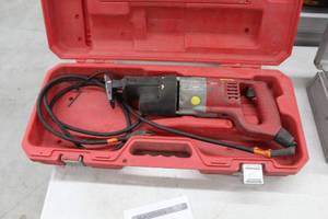 lot 85 image: Milwaukee Heavy Duty Sawzall Reciprocating Saw, Plastic Case