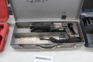 lot 86 image: Black & Decker Variable Speed Cutsaw Reciprocating Saw 3105, Metal Case