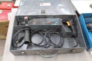 lot 88 image: Bosch Bulldog Reciprocating Saw 11224VSR, Metal Case