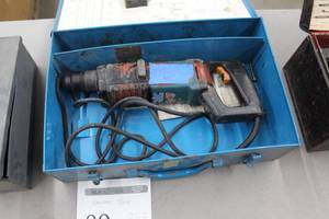 lot 89 image: Bosch 34 Bulldog Rotary Hammer 11212VSR, Metal Case