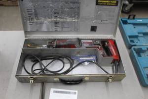lot 91 image: Black & Decker Cutsaw Reciprocating Saw 3105, Metal Case