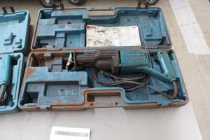 lot 93 image: Makita Pro Saw Reciprocating Saw JR3000V, Plastic Case