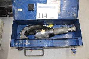 lot 114 image: Thomas & Betts Hydraulic Crimping Tool 13100A, Metal Case