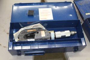 lot 118 image: Thomas & Betts Hydraulic Crimping Tool 13100A, Metal Case