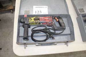 lot 123 image: Bosch 34 Bulldog Hammerdrill 11212VSR, Metal Case