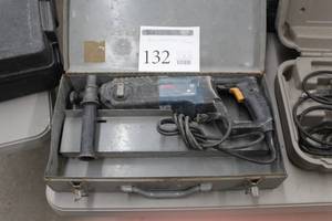 lot 132 image: Bosch Bulldog Hammerdrill 11224VSR, Metal Case