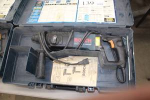 lot 139 image: Bosch Bulldog Hammerdrill 11224VSR, Plastic Case