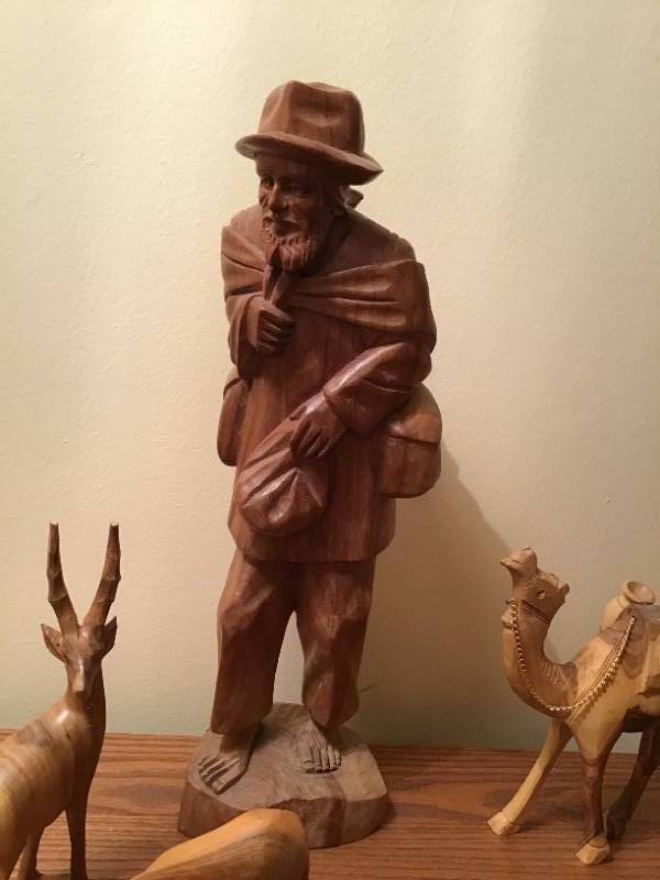 lot 634 image: Hand Carvings from Journeys Around World - Set 1