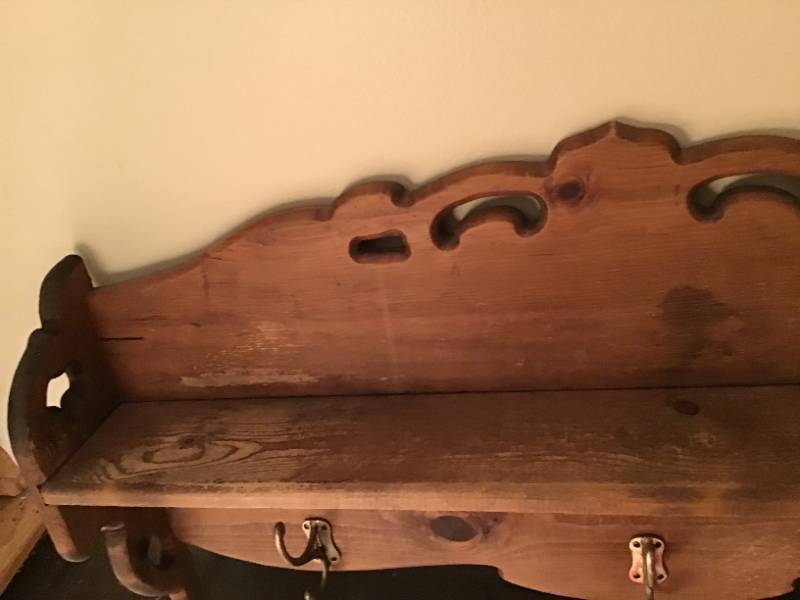 lot 642 image: Solid Oak Decorative Shelving with 3 Hooks