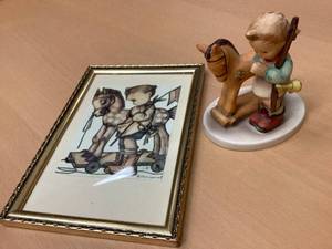 lot 25 image: 2-Piece Hummel Prayer Before Battle