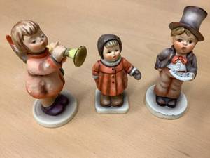 lot 27 image: 3 Hummel Figurines Wintersong, Little Gabriel, & Boy Singing