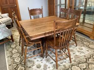lot 3 image: Antique Dining Room Set