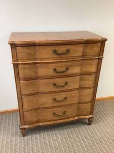 lot 8 image: Chest of Drawers