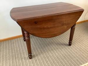 lot 15 image: Classic Drop Leaf Dining