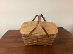 lot 47 image: Basketville Picnic Basket