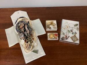 lot 61 image: Bundle of Costume Jewelry #2