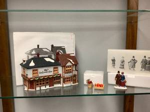 lot 71 image: Dept 56, Set #9 The Old Curiosity Shop, Apples & Pumpkins, & Shoppers