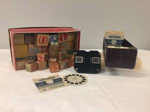 lot 102 image: Vintage Toys Wood Blocks & Viewmaster