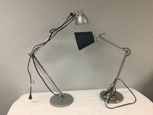 lot 103 image: 2 Desk lamps