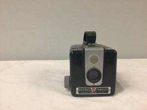 lot 104 image: Antique Kodak Brownie Hawkeye Camera