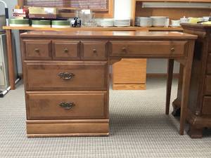 lot 117 image: 4-drawer Desk