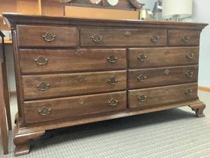 lot 118 image: 9-drawer Dresser wMirror
