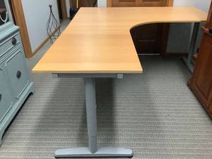 lot 126 image: Contemporary Corner Desk