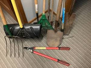 lot 127 image: Yard Tool Bundle