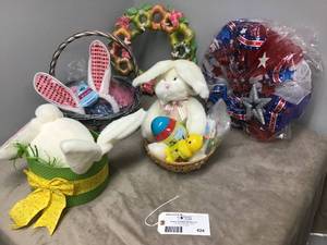 lot 624 image: Easter Decor & 4th of July Wreath