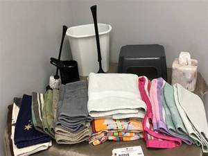 lot 589 image: Bathroom Set with Hand Towels and Step Stool