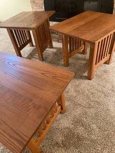 lot 206 image: Coffee Table and End Table Set