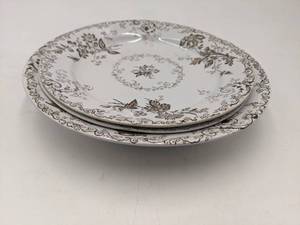 lot 30 image: Beautiful Vintage Chelsea Dinner Plates