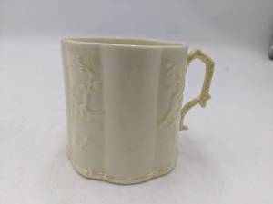 lot 48 image: Beautiful Vintage Belleeek Mug
