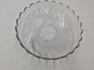 lot 45 image: Vintage Swirl Depression Glass Bowl