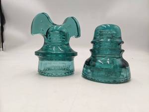 lot 25 image: Vintage 1940s Aqua Glass Hemingway Insulators