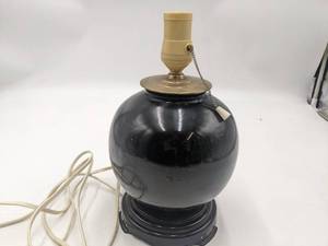 lot 100 image: Vintage Lamp- It Works