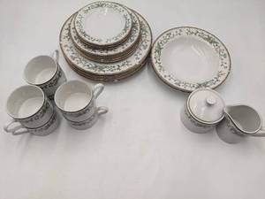 lot 116 image: Faberware Fine China Wellesley Set