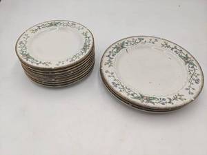 lot 115 image: Farberware Wellesley Plate Collection