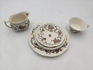 lot 117 image: Gorgeous Vintage China Collection
