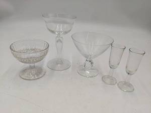 lot 52 image: 5 Vintage Assorted Footed Cordial Glasses